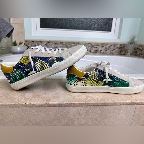 Distressed Vintage Havana Multi color snake print shoes, size 10. - Picture 2 of 7